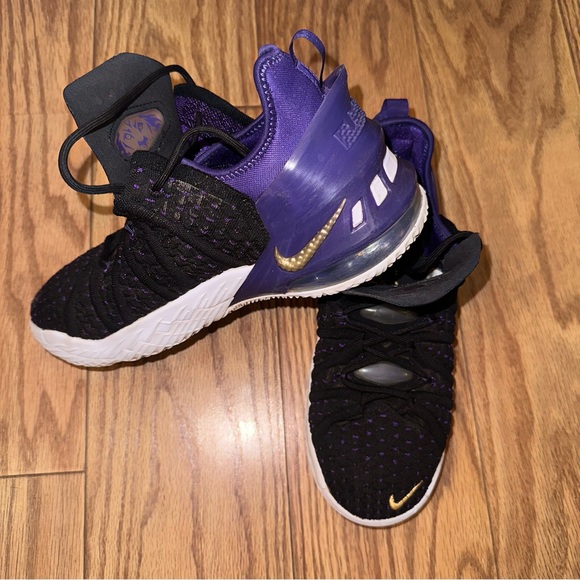 LeBron James 18 Sneakers - Picture 3 of 11